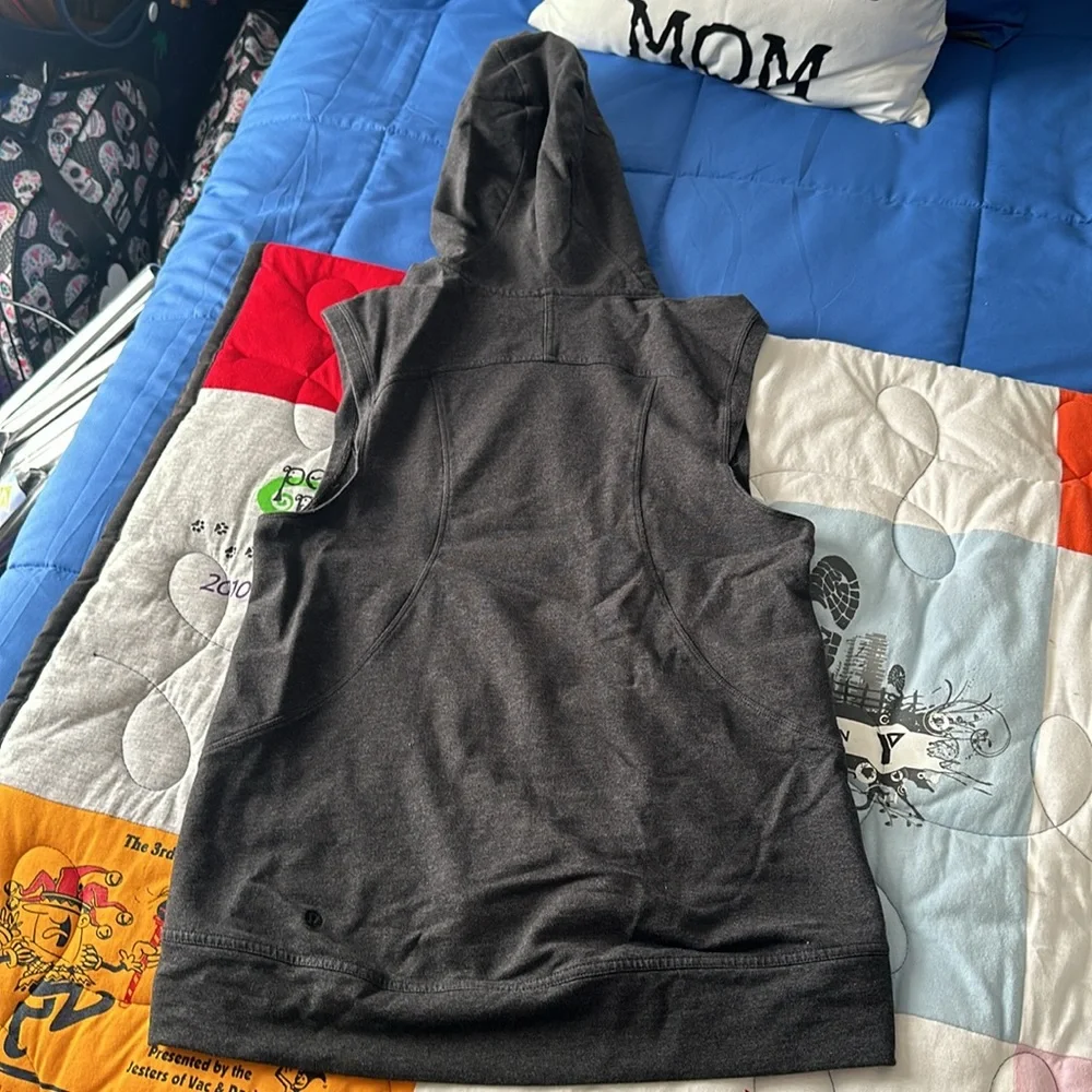 Lululemon Blissed Out Sleeveless Hoodie Heathered Black/Gray Sz 4! - Picture 9 of 10